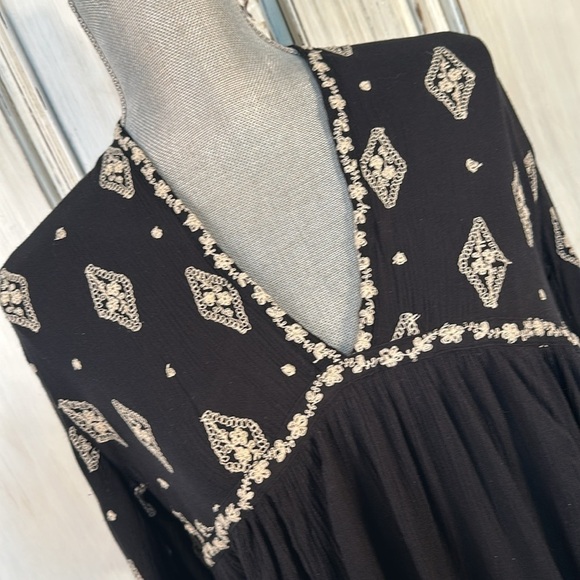 Free People Boho Floral Embroidered Oversized Top Folk Gypsy Gothic Witchy S/XS - Picture 2 of 11